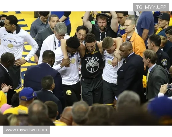 NBA最新赛季动态：超级球星伤病困扰球队争冠前景，交易市场迎来大变动